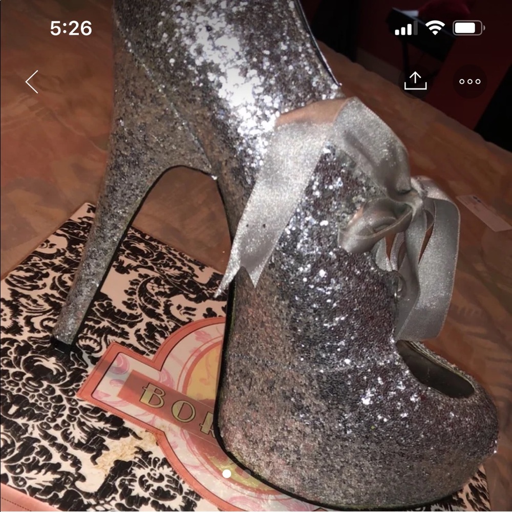 Glitter pumps with bow